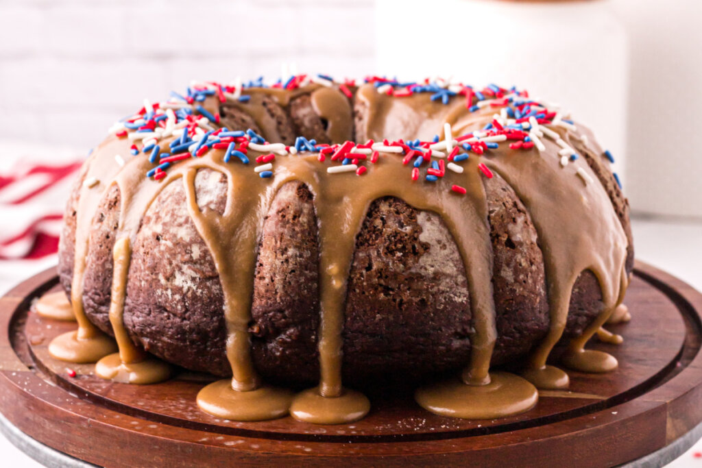 apple spice cake on wooden platter