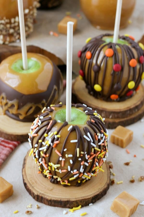 finished decorated caramel apples