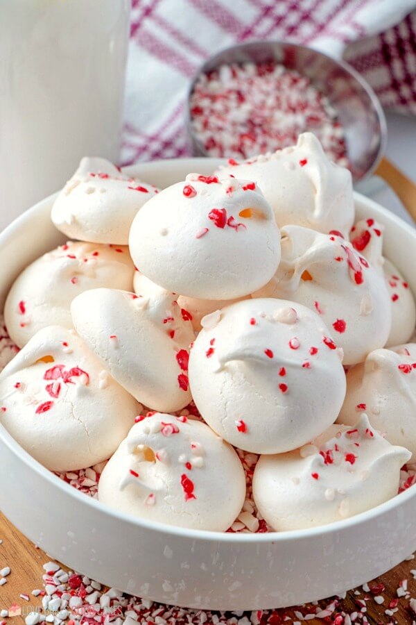 Peppermint Meringues - Love Bakes Good Cakes