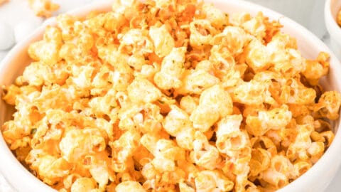 How to keep popcorn crisp after buttering