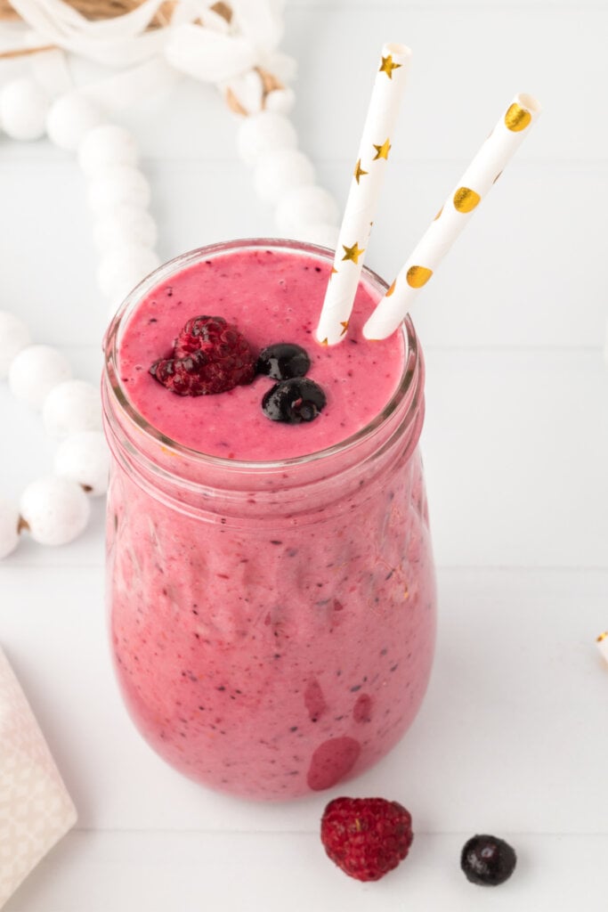 banana berry smoothie in glass