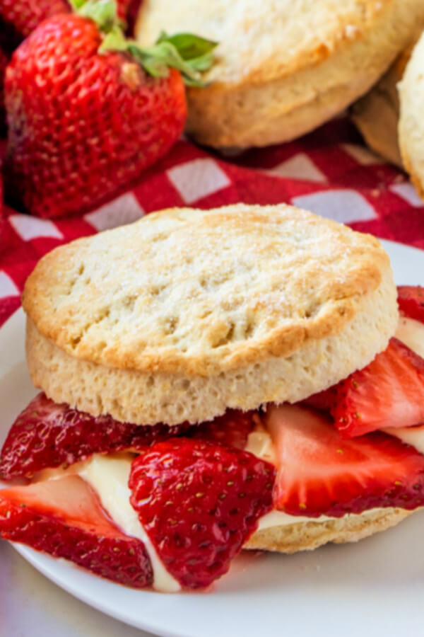 strawberry shortcake with lemon cream sauce