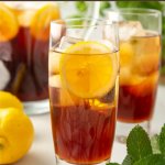 glass of sweet tea with lemon