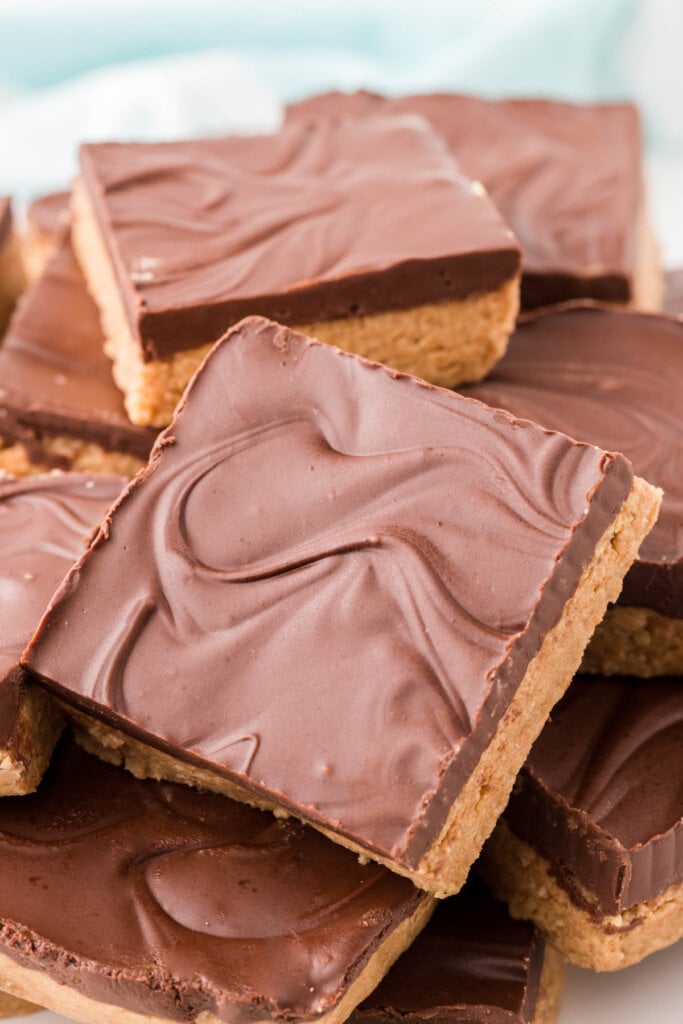 closeup of no bake chocolate peanut butter bars