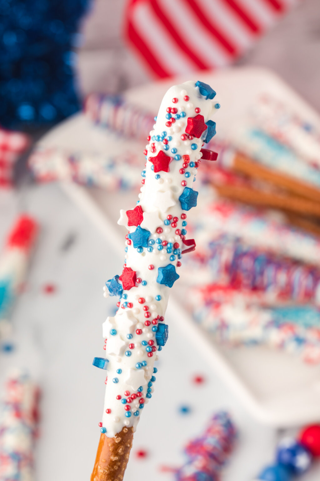 Chocolate Covered Pretzel Rods - Love Bakes Good Cakes