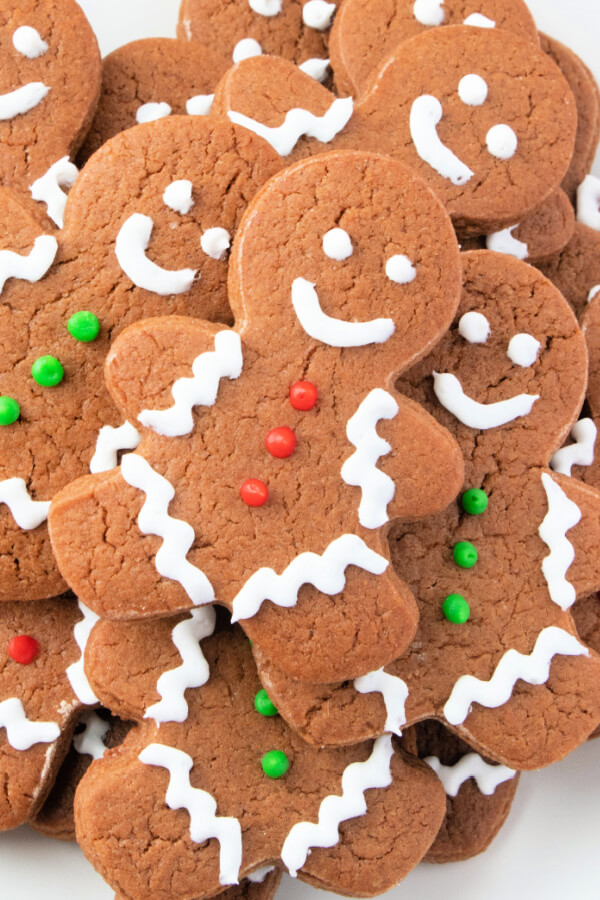 looking down onto a plate full of gingerbread men cookies