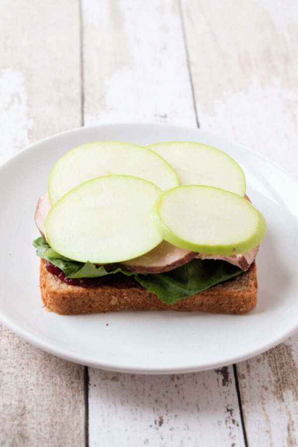 apple slices on turkey sandwich