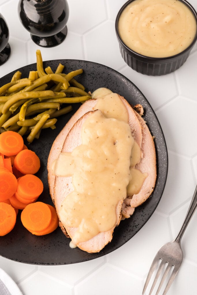 gravy over sliced turkey