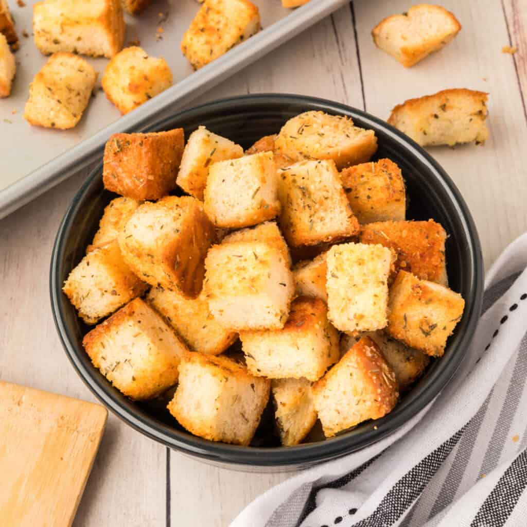 garlic parmesan croutons in bowl