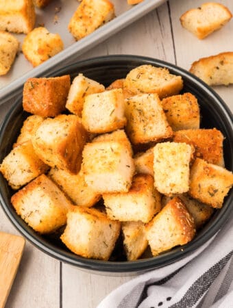 garlic parmesan croutons in bowl