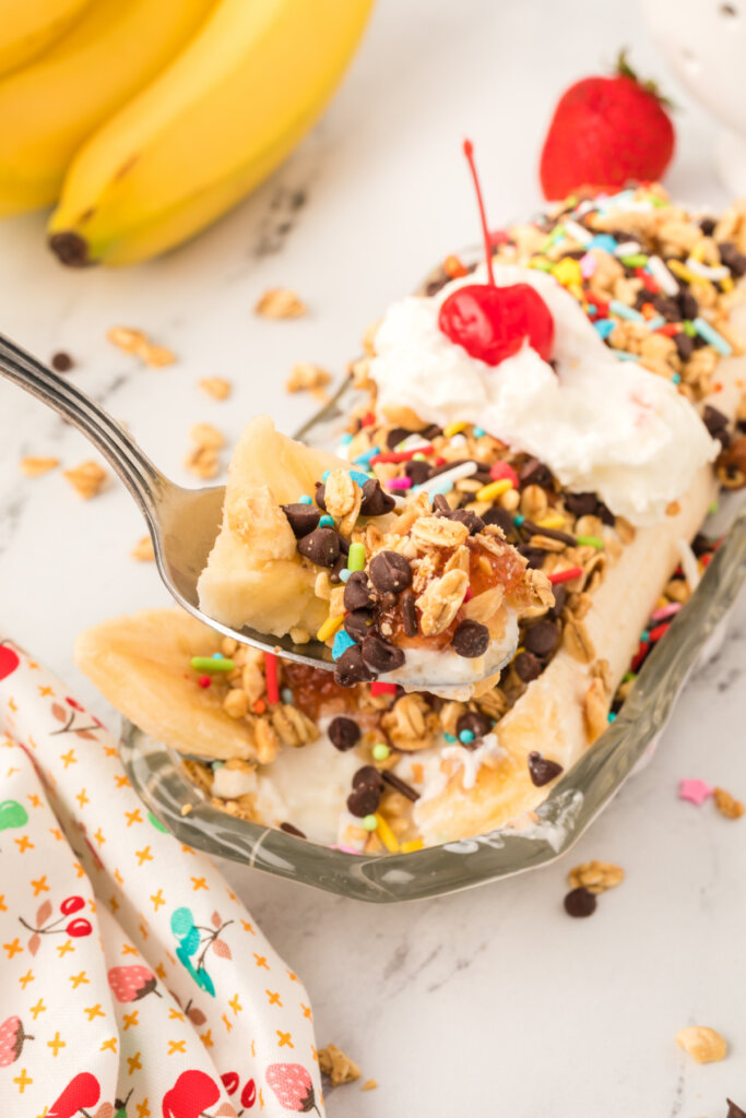 easy breakfast banana split with cottage cheese