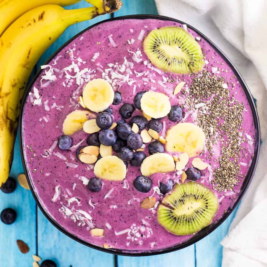 blueberry banana smoothie bowl