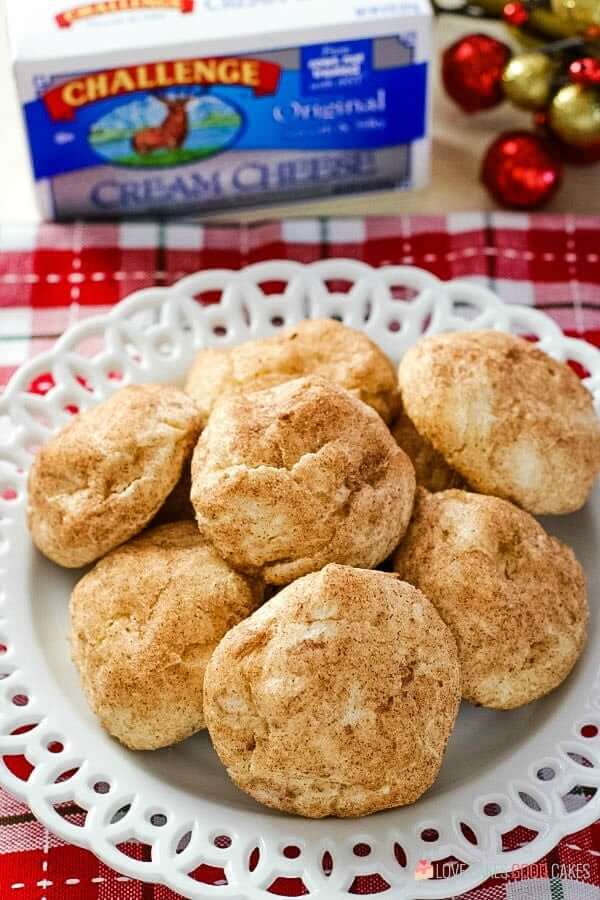Snickerdoodle Cream Cheese Cookies piled on a plate.