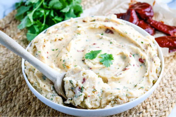 mashed potatoes in bowl