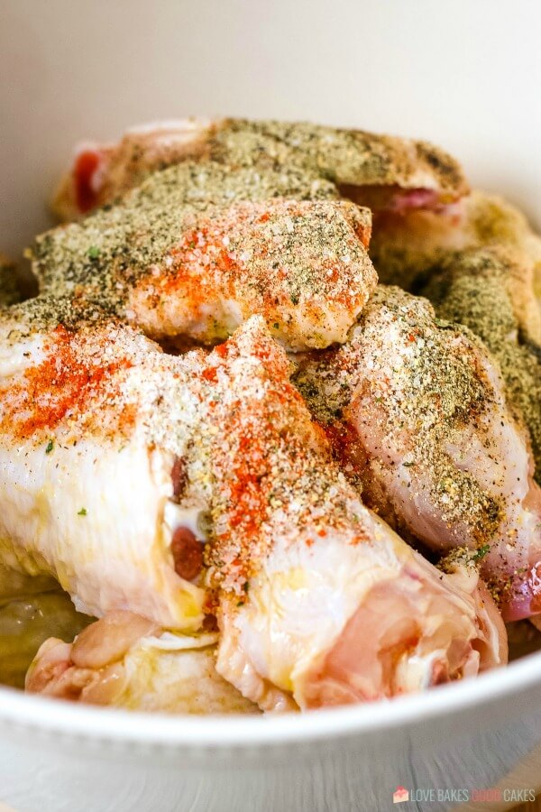 Before we begin making air fryer chicken wings we need to season the meat! 