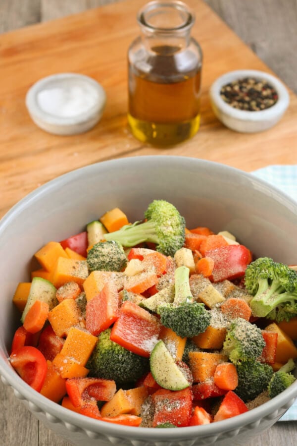 Sheet pan meals are great! This Healthy Sheet Pan Chicken and Veggies Meal is made with chicken and vegetables and makes for a great meal prep recipe! Seasonings are added on top of the veggies and chicken so they can be tossed before baking our chicken sheet pan meal.