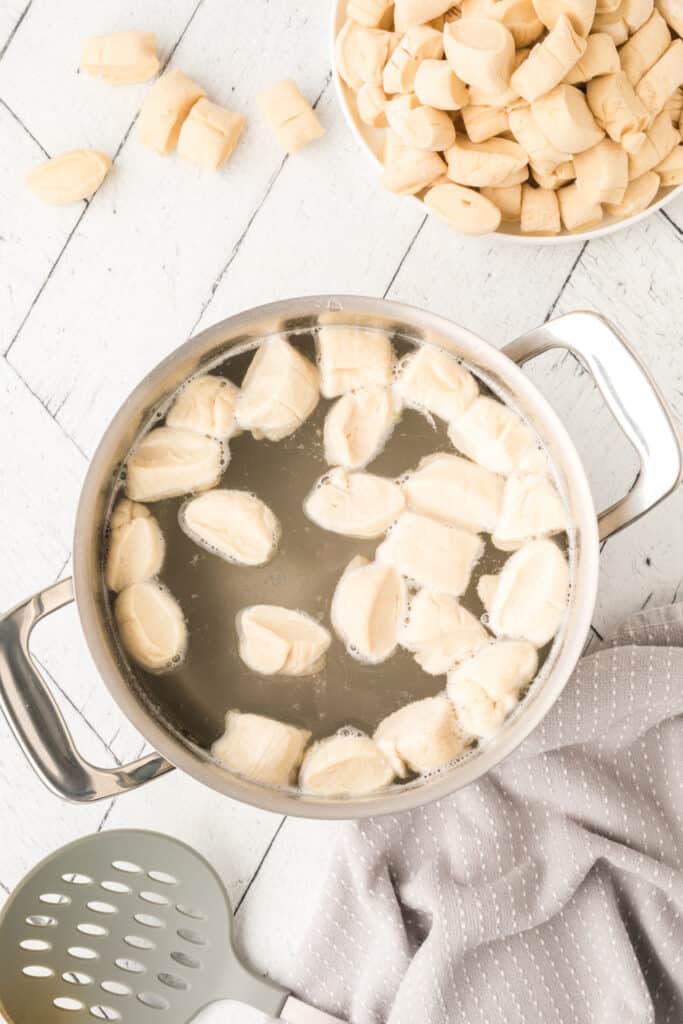 Boil for 30 to 40 seconds, stirring a couple of times to coat all the surfaces. Remember to boil the pretzel bites in the 6 batches you laid out so as not to overcrowd them.