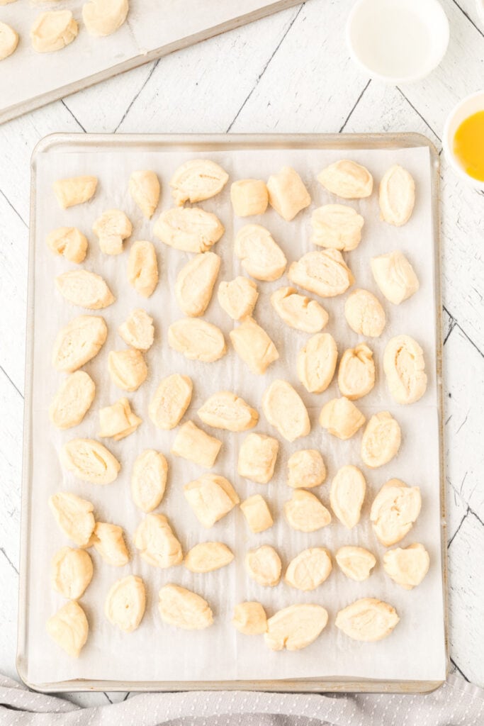 Remove the bites from the boiling water with a slotted spoon and place on the baking sheets.