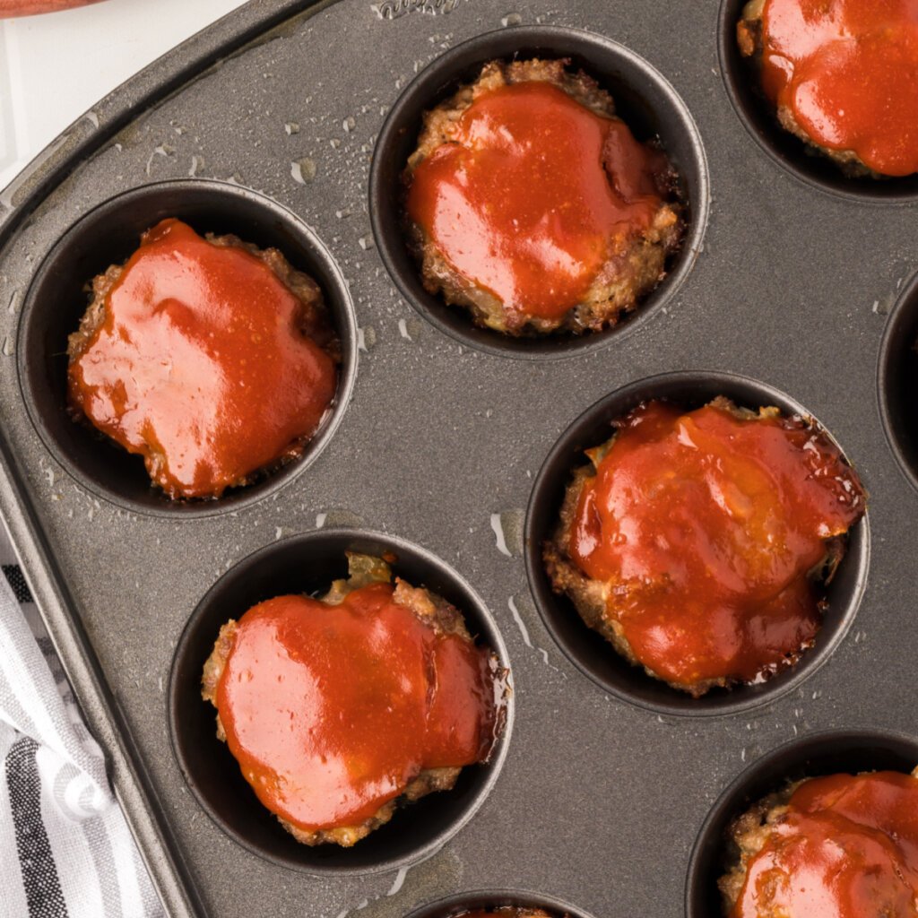 meatloaf muffins in muffin tin