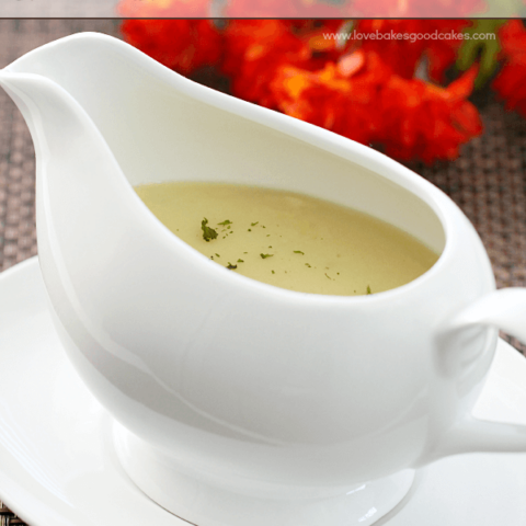 How To Make Perfect Gravy in a gravy boat.