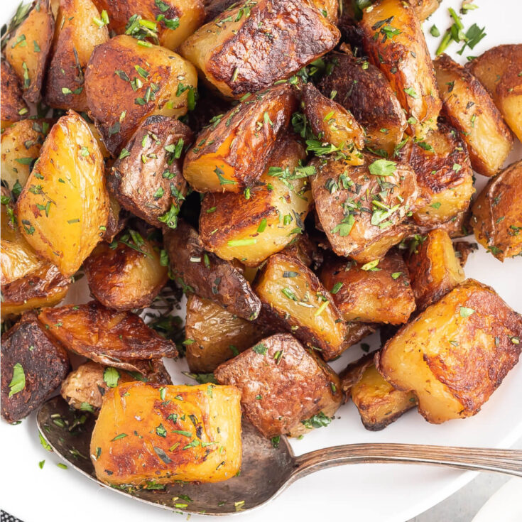 Crispy Herb Roasted Potatoes Love Bakes Good Cakes