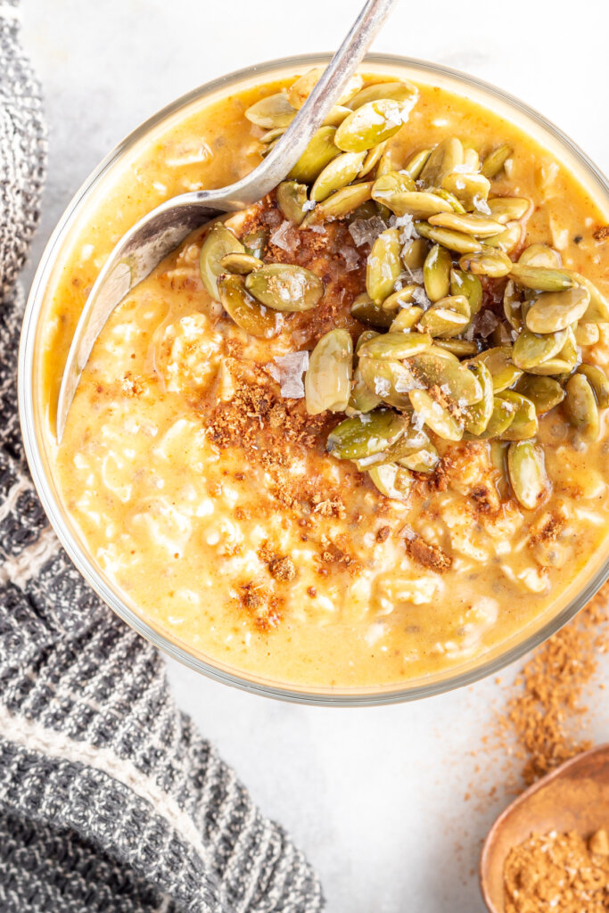 looking down into a bowl of pumpkin pie overnight oatmeal