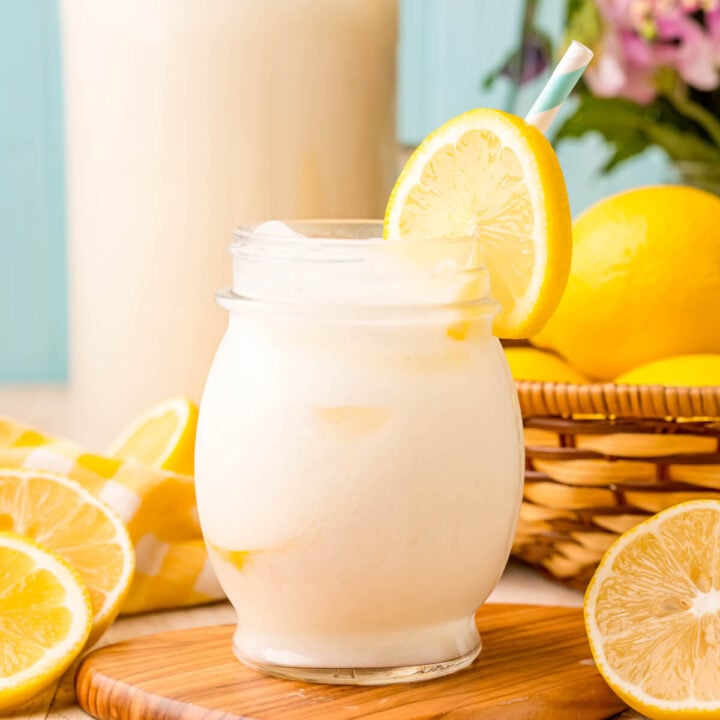 creamy lemonade in glass