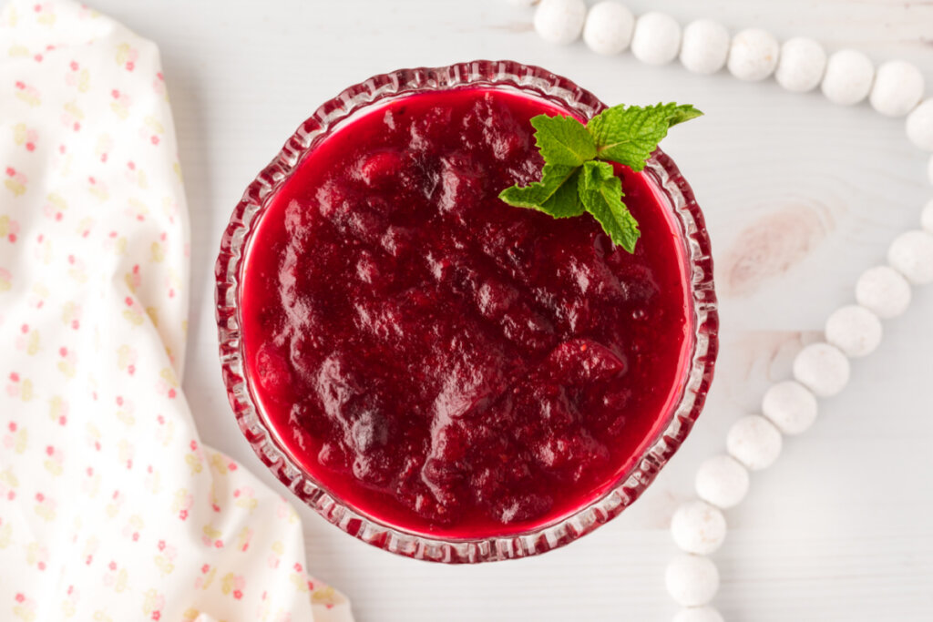cranberry sauce in clear bowl