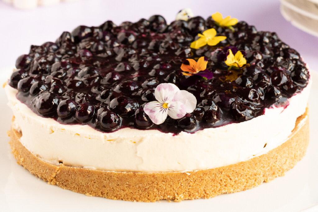 whole unsliced no bake blueberry cheesecake