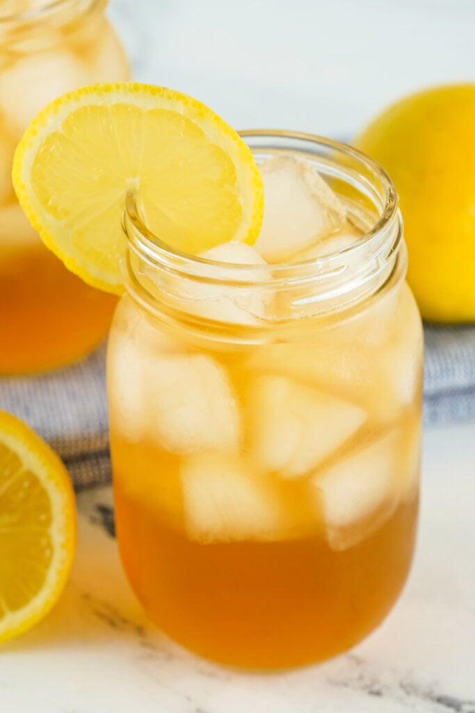 arnold palmer cocktail garnished with a lemon wheel