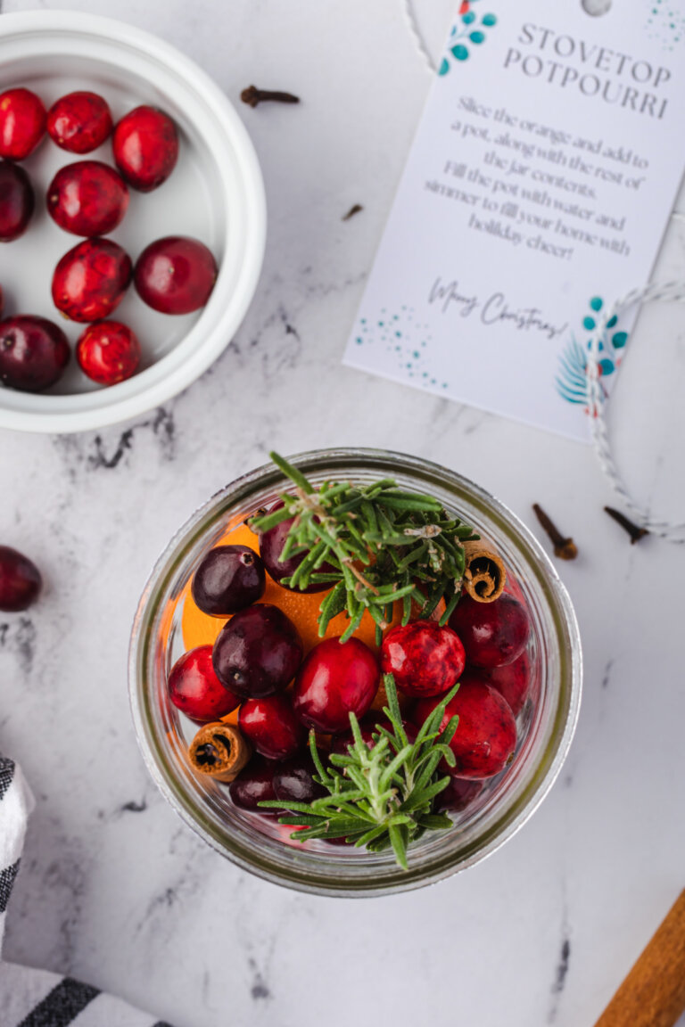 Holiday Potpourri with FREE Printable Gift Tags - Love Bakes Good Cakes