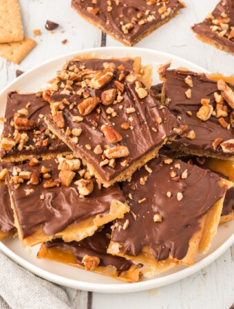 graham cracker toffee on plate