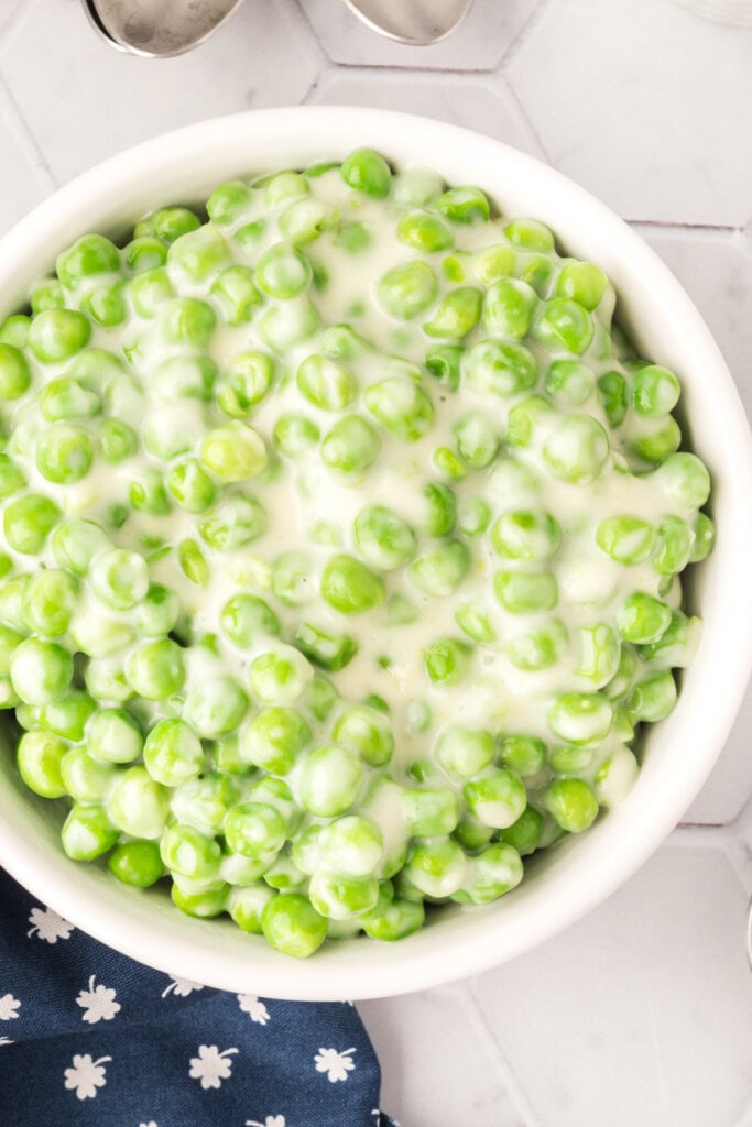closeup of creamed peas in bowl