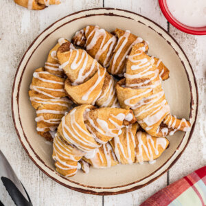 finished cinnamon crescent rolls on plate