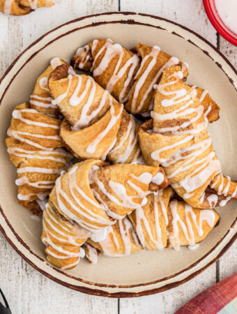 finished cinnamon crescent rolls on plate
