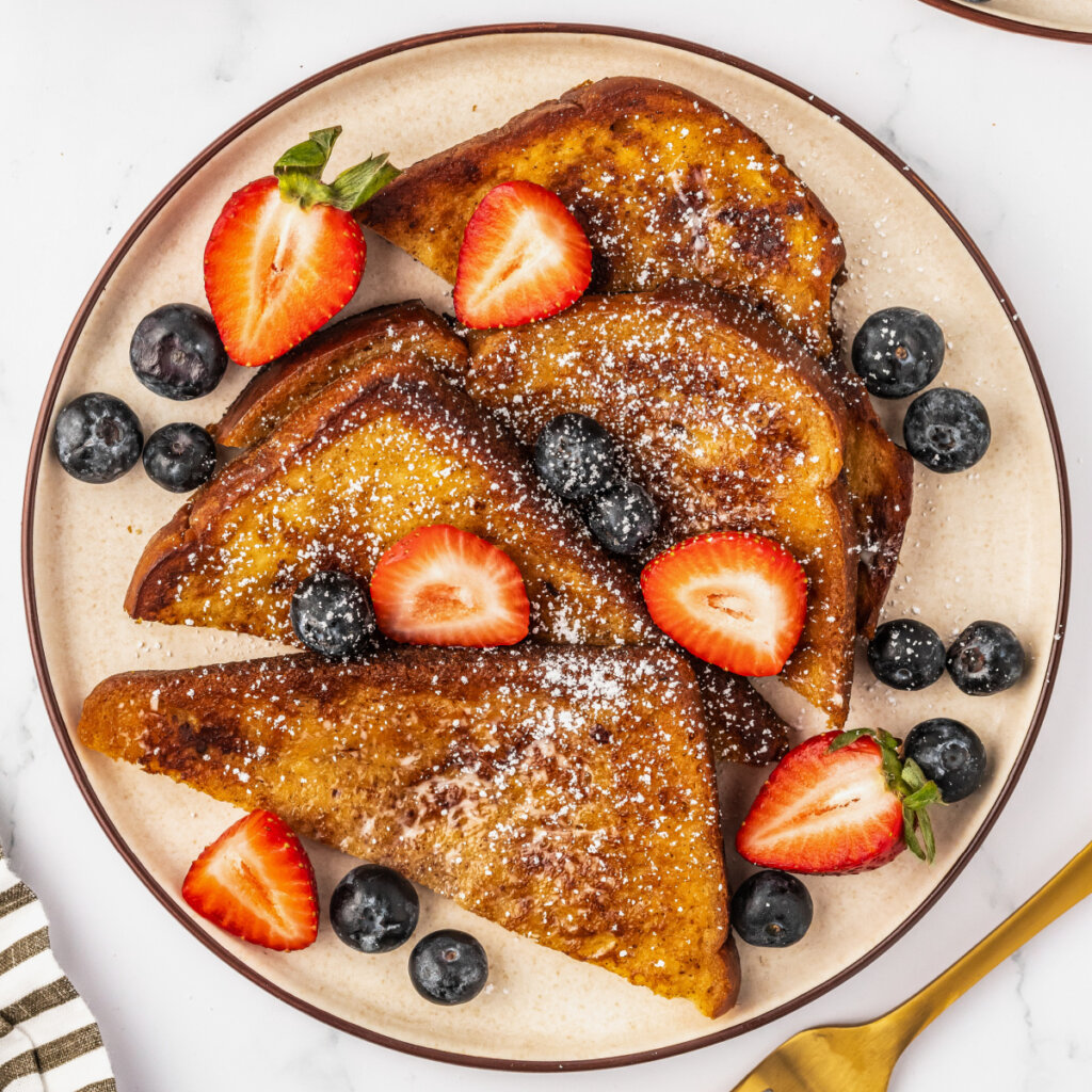 plate fullof brioche french toast