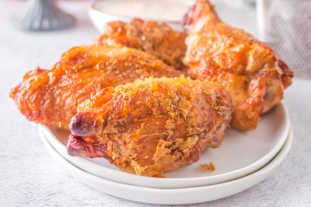 grilled crispy chicekn wings on plate