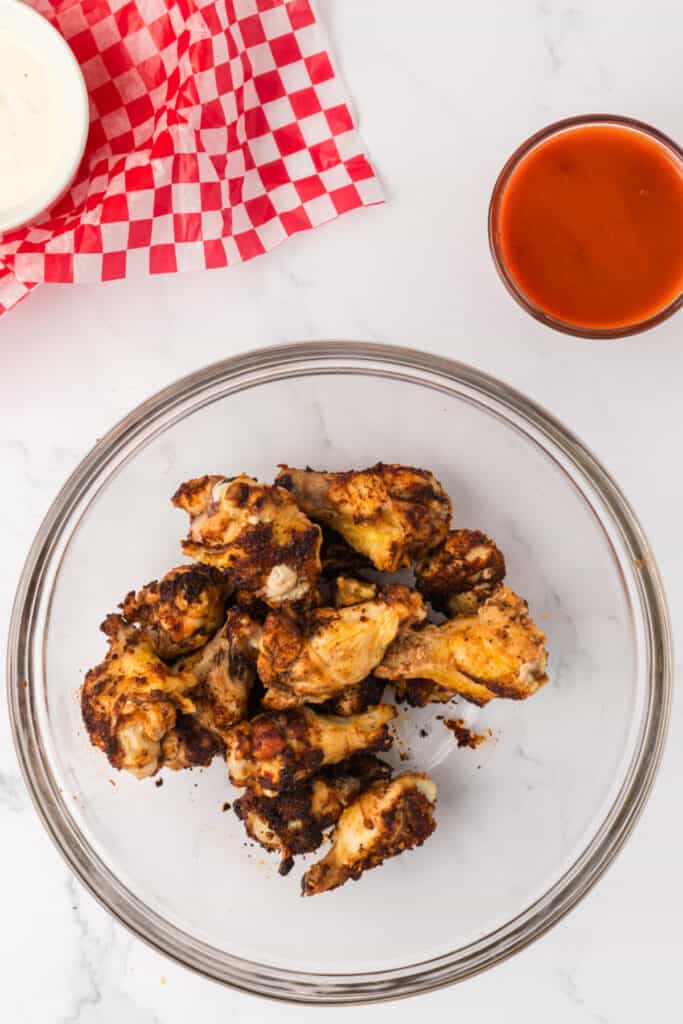 cooked seasoned wings in bowl