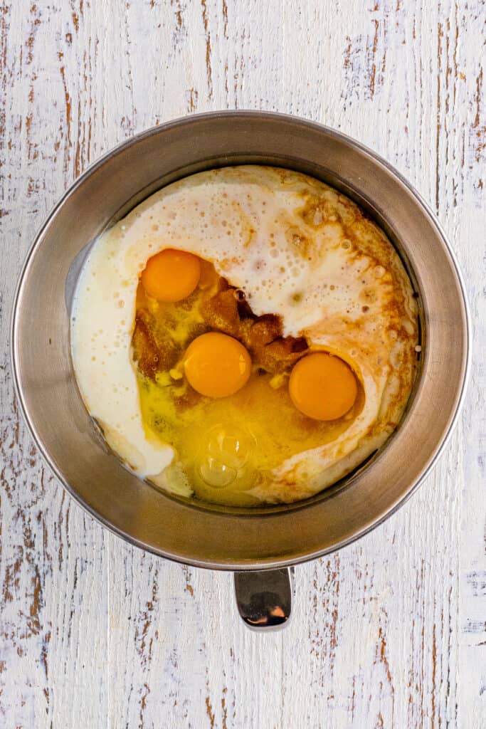 In a medium-sized bowl with an electric hand mixer or stand mixer with the paddle attachment, mix together the granulated sugar, light brown sugar, oil, eggs, buttermilk, and vanilla until smooth.