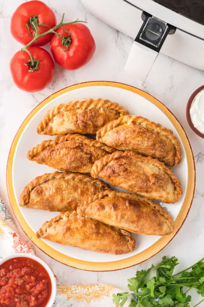 If desired, serve these empanadas with a dipping sauce, such as salsa, chimichurri or even guacamole, for extra flavor. 