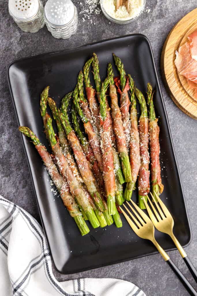 air fryer prosciutto wrapped asparagus on plate
