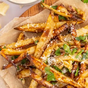 closeup of air fryer garlic parmesan fries