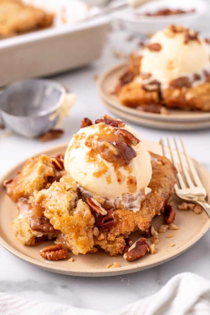 pecan pie cobbler on plate
