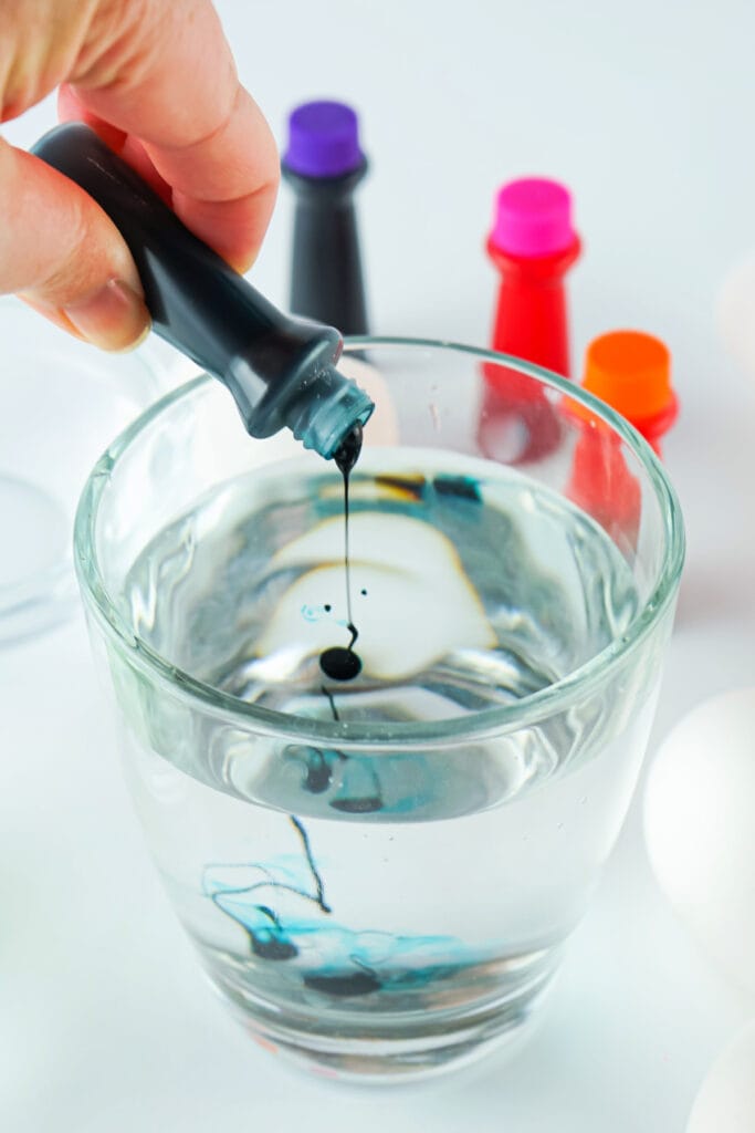 adding food dye to the water vinegar mixture