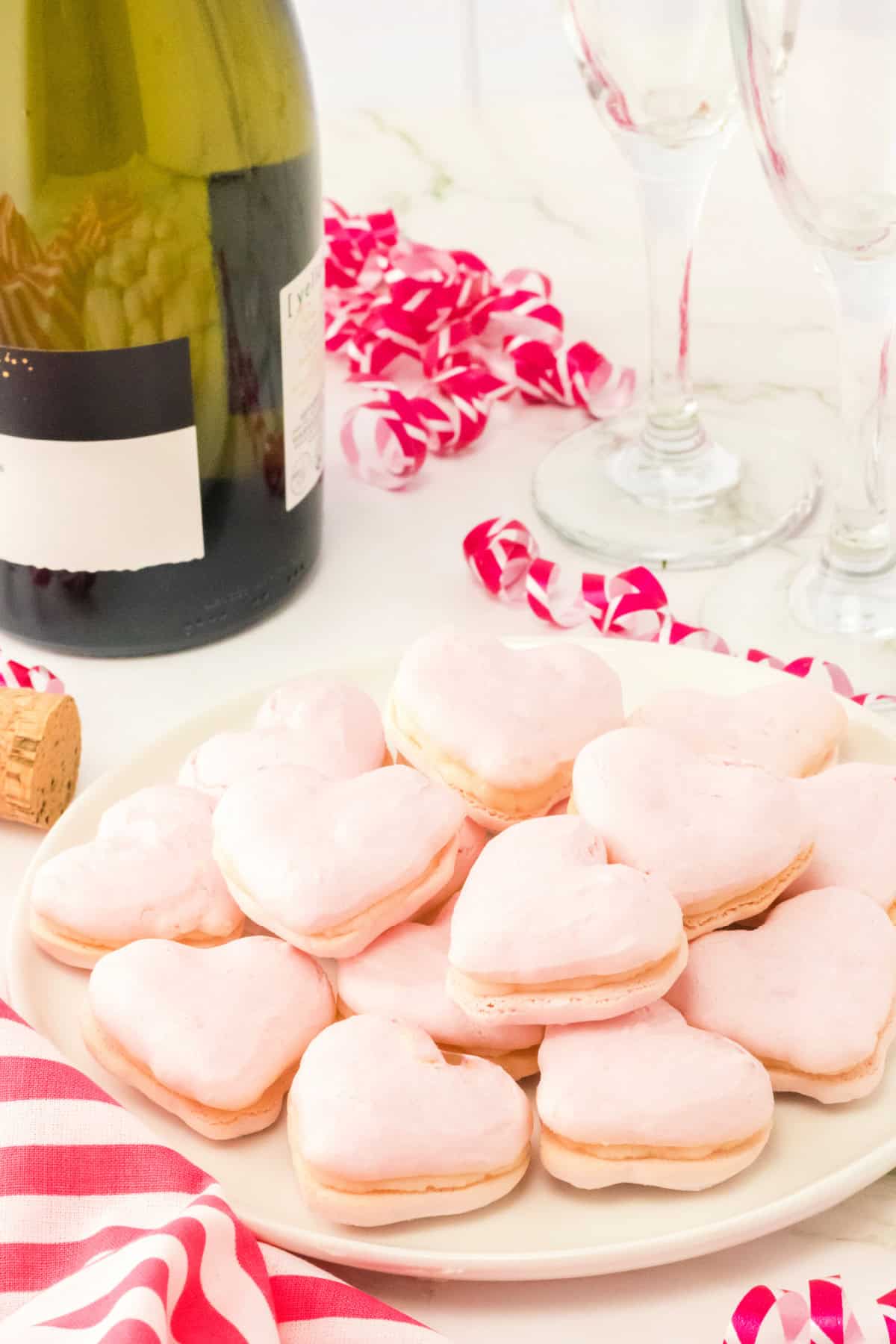 Valentine Macarons - Love Bakes Good Cakes