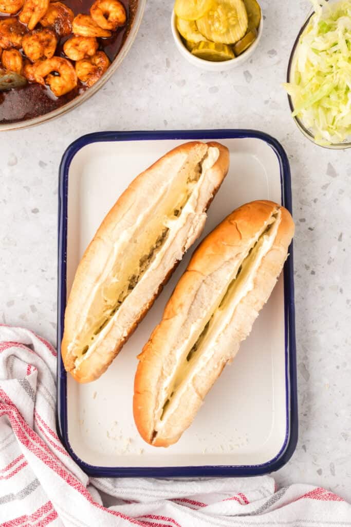 Preparing po'boy rolls with mayonnaise