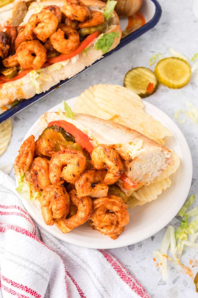 Shrimp po'boy served with potato chips